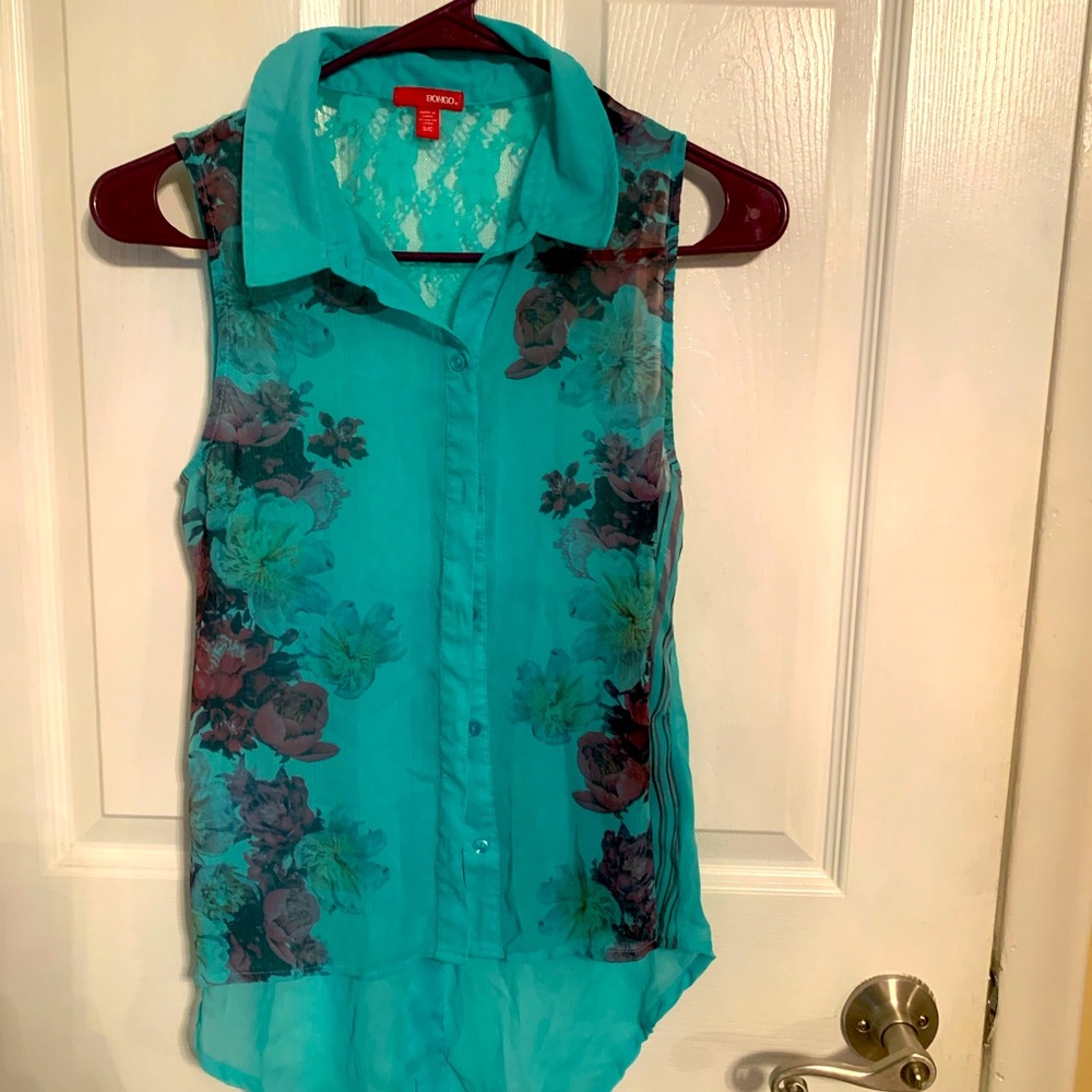 sleeveless shirt